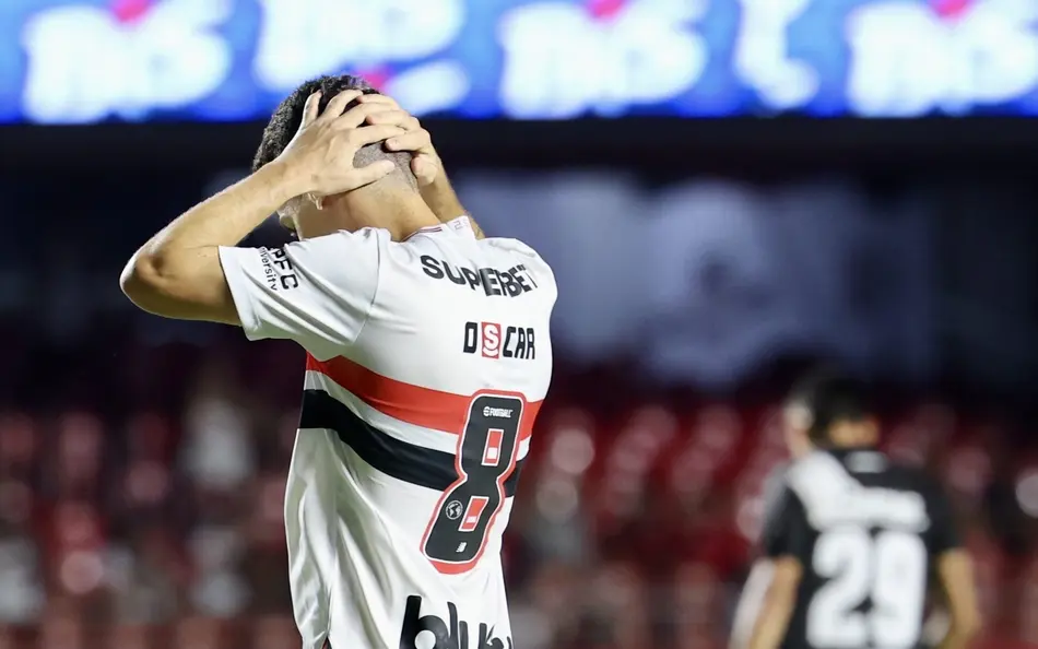 Oscar sofre lesão