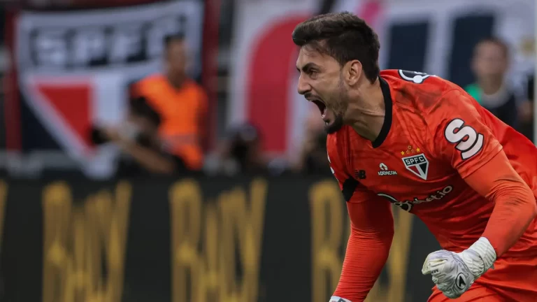 Goleiro Rafael, faz grande atuação contra o Atlético Mg